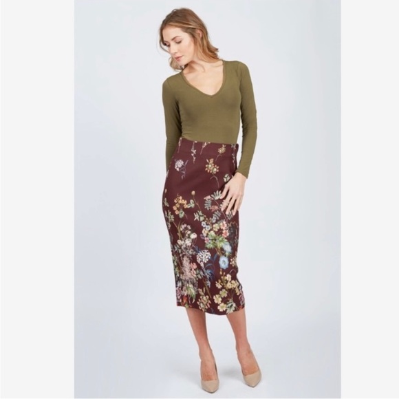 Gorgeous floral print skirt, brown background. 10% spandex for a bit of stretch. - Picture 1 of 6